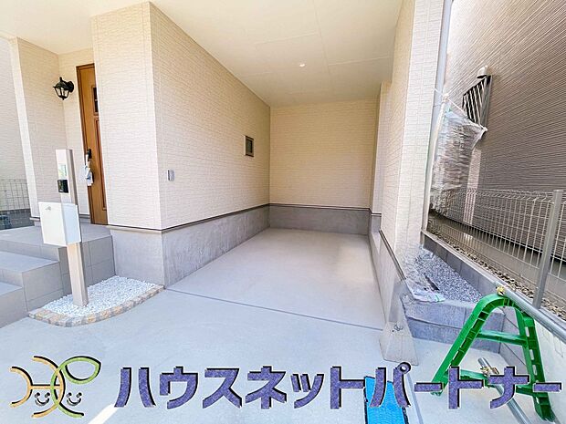 ビルトインガレージは、車がきれい。ビルトインガレージなら「野ざらし、雨ざらし、吹きさらし」になりません。汚れやいたみは減り、車の掃除もラクになります。