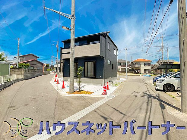前面道路でお車を駐車するのも楽々。
