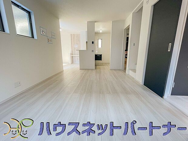 家族の温かさと陽光の暖かさ、楽しい毎日と明るい未来を予感させる「空間が織り成すひとつ先の住み心地」を演出します。