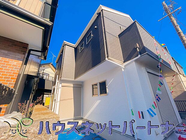 玄関横に駐車場なのでお買い物をした後は楽にお家へ。沢山お買物した時は助かりますね。