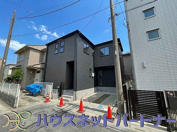 前面道路の日当たりの良い明るいお家。