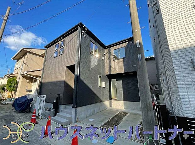 駐車場がある戸建を持つ最大のメリットは、駐車場代金を支払い続ける必要がないことです。賃貸住宅に住んでいる方が、戸建の購入を考えるきっかけに挙げることが多いようです。