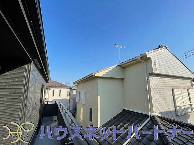 周辺は高い建物が無く、解放感が感じられます。