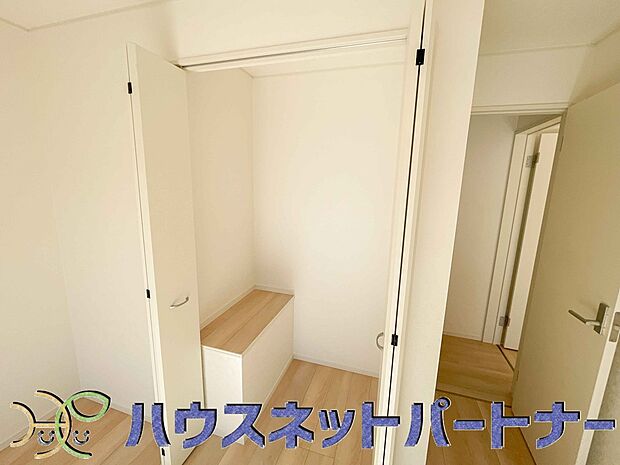家族の小物って意外と増えていくので、収納が多いと助かります。