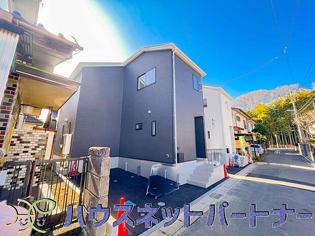 家づくりへの想いが設計に表れています。住み心地のために工夫された造り辺環境には便利な設備が点在し、毎日の暮らしを快適にしてくれる邸宅です。