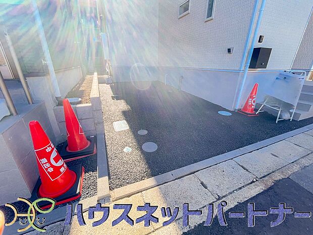 戸建ての購入を検討することになったきっかけに「駐車場を持てること」を挙げる方が多くいらっしゃいます。駐車場代金を支払続ける必要がないことは、駐車場付き戸建を持つ最大のメリットです。