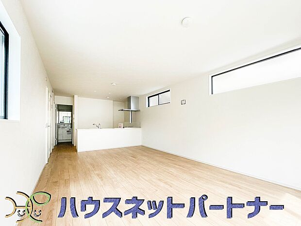 明るく開放的なダイニング。家族とのコミュニケーションが取りやすく、みんなの笑顔が溢れます。