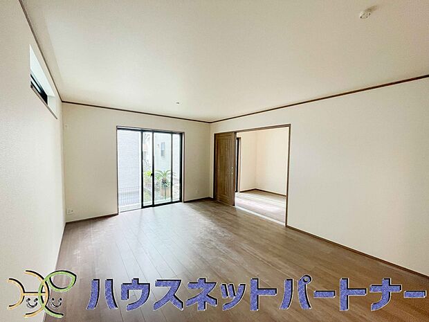 陽だまりのある光彩豊かなリビングは、何よりも快適で心休まる時間を過ごせます。