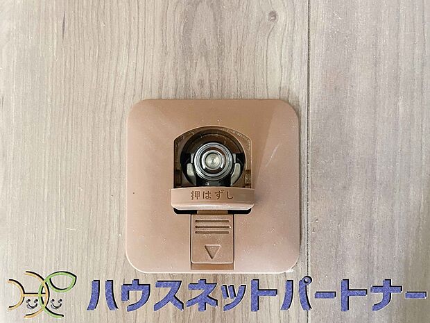 リビングに設置したガス栓。暖房器具や鍋パーティーに活躍します。