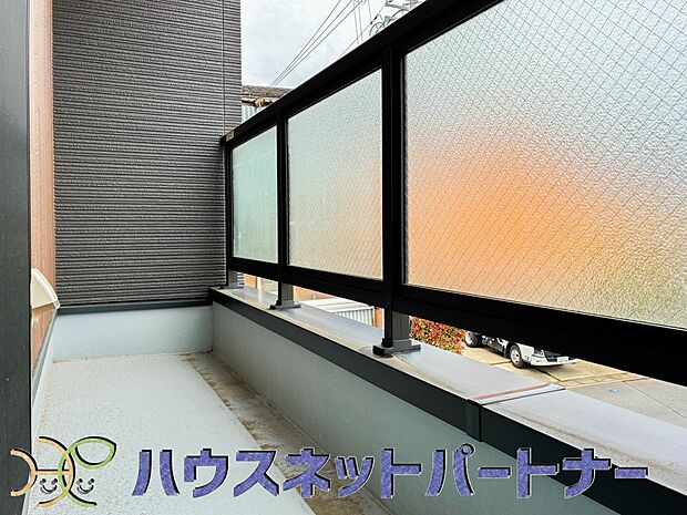 朝の澄んだ空気や、夕方に吹く清々しい風を五感で感じられるバルコニー。住まいの中で唯一屋外にあって、本当の自然を感じられるスペースです。