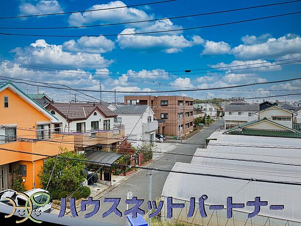 陽当りが良いと、洗濯物が乾きやすいですし、湿気やカビの心配も減るので快適です。寒い冬の日でも、日差しが届くと家の中が暖かくなりますね。