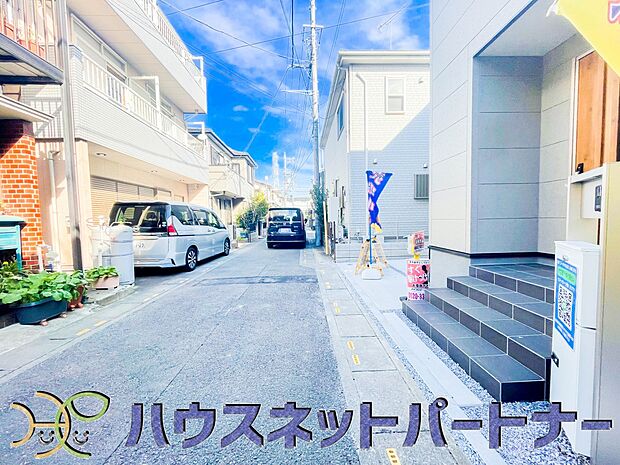 前面道路でお車を駐車するのも楽々。
