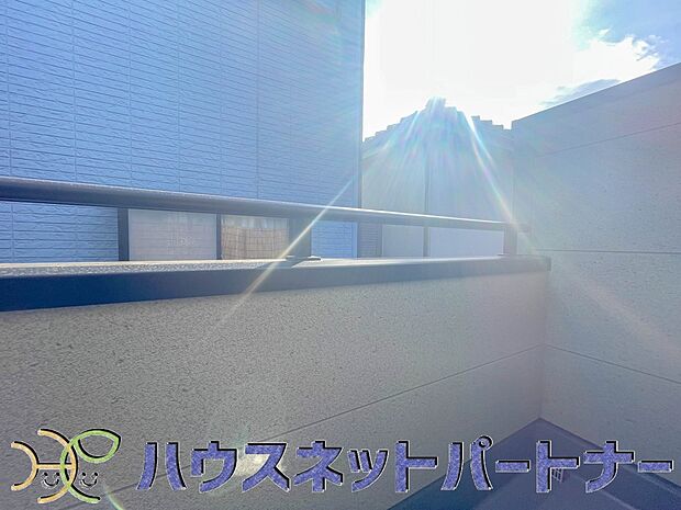 洗濯物を干したり、布団を干したり、ゴミを一時保管したり…　