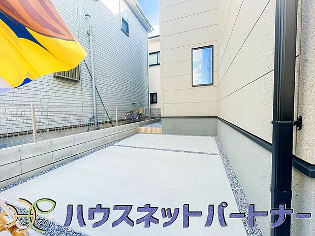 戸建ての購入を検討することになったきっかけに「駐車場を持てること」を挙げる方が多くいらっしゃいます。駐車場代金を支払続ける必要がないことは、駐車場付き戸建を持つ最大のメリットです。