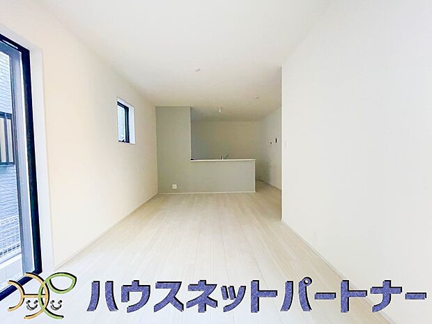 通風・採光に優れ、心地よい光と風が溢れています。 贅沢で豊かな居住性と、プライドを満たすクオリティが見事に調和した住空間。新築ならではの快適なひとときをご体感頂ける筈です。