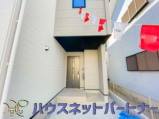お客様も迎える玄関は高級感のある造りです。