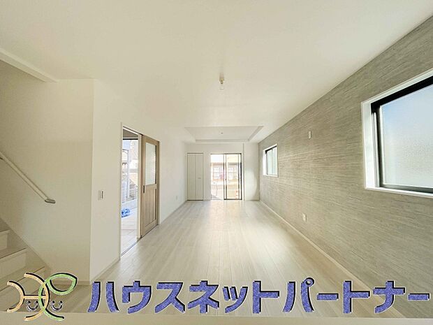 陽だまりのある光彩豊かなリビングは、何よりも快適で心休まる時間を過ごせます。