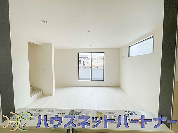 整然とした空間演出、快適な理想の暮らしの実現は家のみの拘りではなく、そこで暮らす方々にとって素敵な環境であることも挙げられると思います。四季折々の変化が奏でる鼓動を楽しんで下さい。