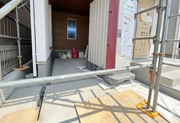 ビルトインガレージは、雨に濡れない。激しい雨の日に買い物から帰ってきたときなど、荷物も自分も濡れずに家の中に入れることは、奥さまにとってもうれしいはず。