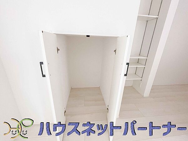 家族の小物って意外と増えていくので、収納が多いと助かります。
