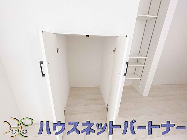 家族の小物って意外と増えていくので、収納が多いと助かります。