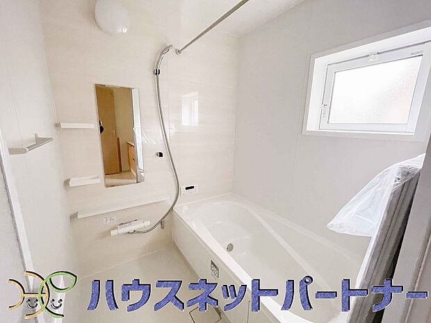 冬場にはヒヤッとしないように暖房機能、梅雨の時期には乾燥等、機能的で清潔感溢れる浴室。快適・清潔な空間で心も体もオフになる時間を楽しむことが可能です。