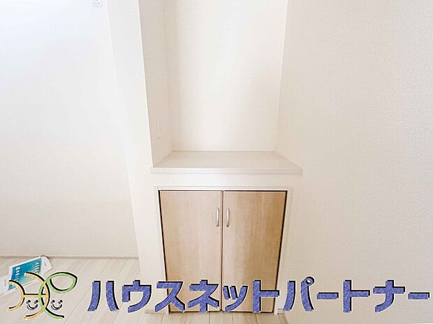 家族の小物って意外と増えていくので、収納が多いと助かります。