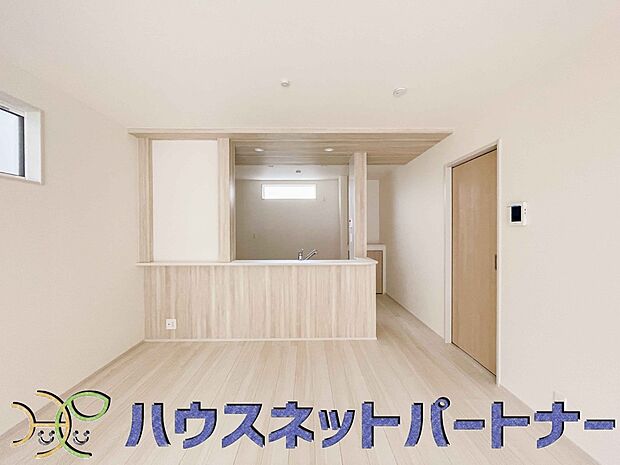 カウンターがあると配膳が楽なことがメリットの一つ。後片付けをするときも、ダイニングテーブルからあまり動かずに流し台へ運ぶことができるので便利です♪