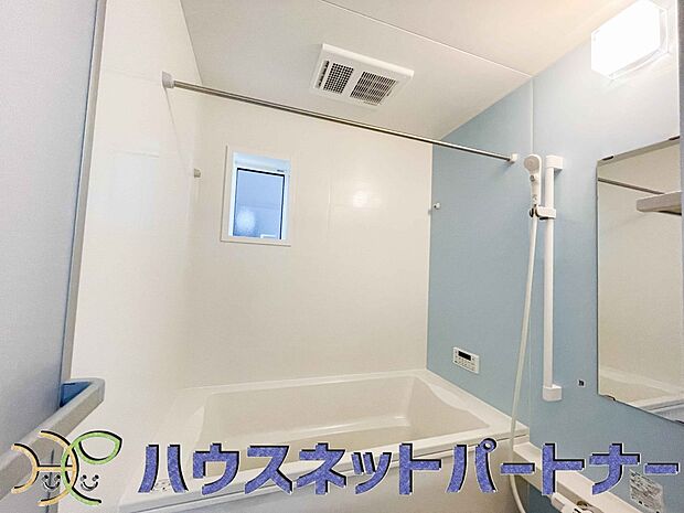 清潔を基調とした浴室は家族と一緒にお風呂に入れる広さです。楽しく癒しの一時を・・。