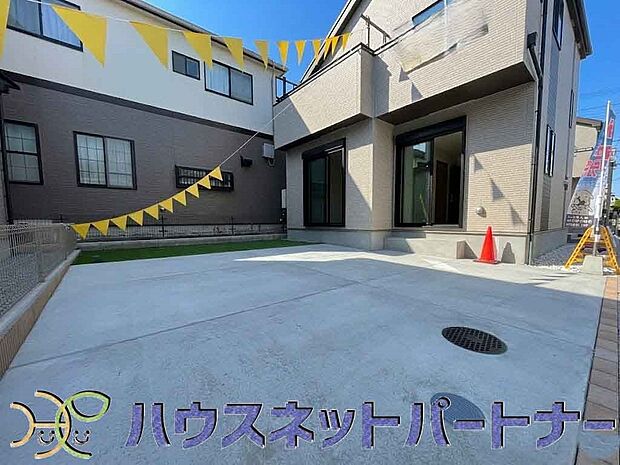 通勤や家族の送迎など、毎日の生活にマイカーが欠かせない方にとって駐車場は大事な条件。敷地内にカースペースがあれば、お出かけやお買い物の際の搬入出もらくらくです。
