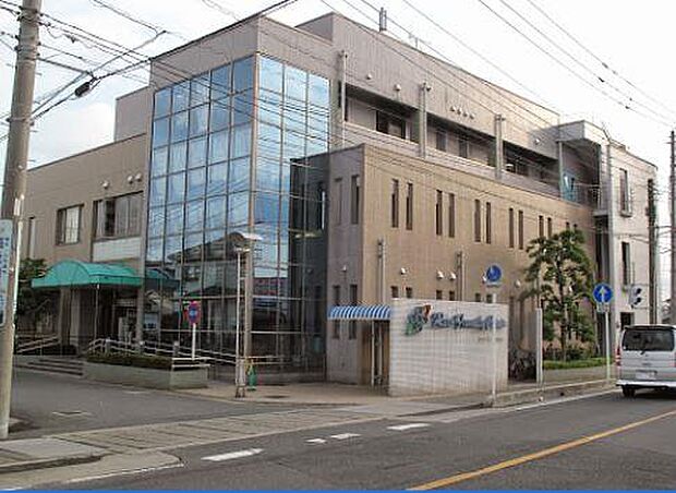 周辺環境-病院(650m)レン・ファミリークリニック