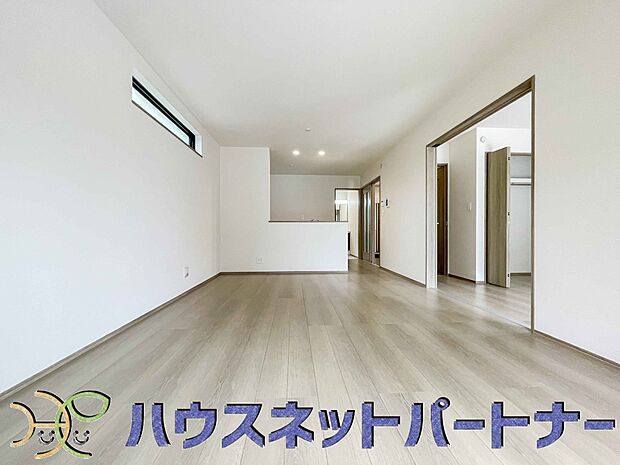 明るく開放的なダイニング。家族とのコミュニケーションが取りやすく、みんなの笑顔が溢れます