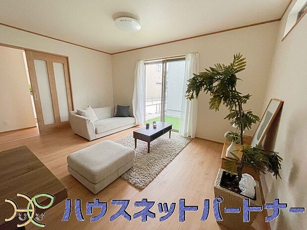 インテリアショップで見掛けた「あの家具」も置ける、ゆったりとした空間。時に広さが上質な寛ぎの時間になる事も。