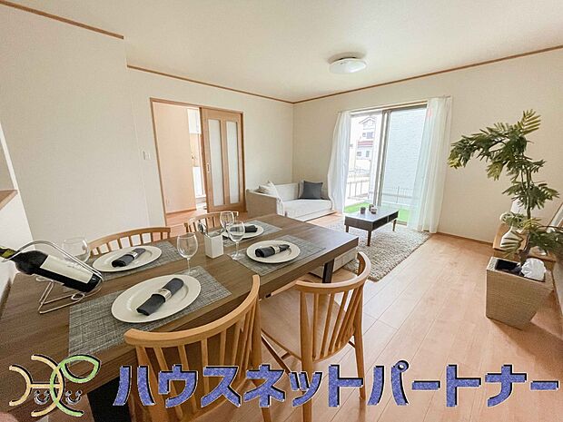 カウンターがあると配膳が楽なことがメリットの一つ。後片付けをするときも、ダイニングテーブルからあまり動かずに流し台へ運ぶことができるので便利です♪
