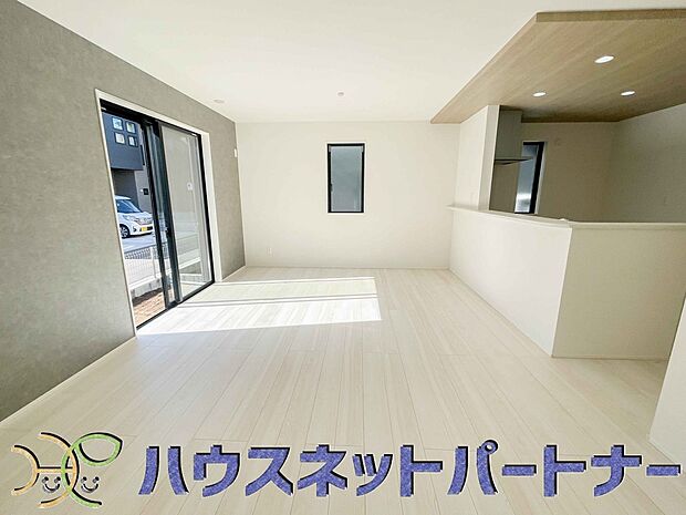 陽だまりのある光彩豊かなリビングは、何よりも快適で心休まる時間を過ごせます。