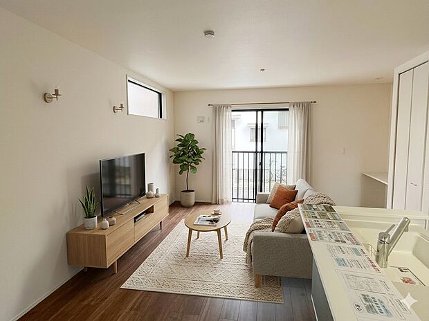 うららかな陽射しがどのお部屋にも降り注ぎますように、快適さを追求した間取設計。得難い立地環境での生活を恵みの豊かな永住の地へと変えてくれます。