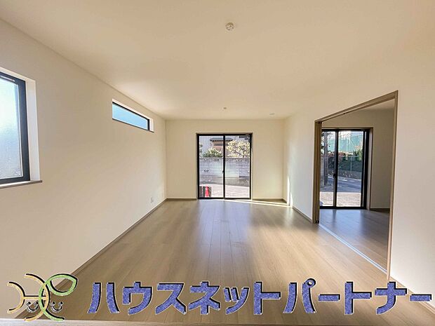 整然とした空間演出、快適な理想の暮らしの実現は家のみの拘りではなく、そこで暮らす方々にとって素敵な環境であることも挙げられると思います。四季折々の変化が奏でる鼓動を楽しんで下さい。