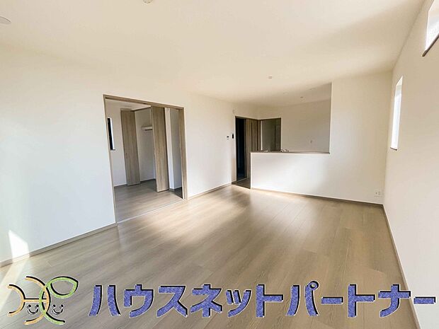 カウンターがあると配膳が楽なことがメリットの一つ。後片付けをするときも、ダイニングテーブルからあまり動かずに流し台へ運ぶことができるので便利です♪