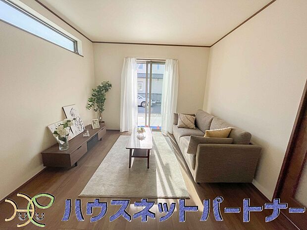 陽だまりのある光彩豊かなリビングは、何よりも快適で心休まる時間を過ごせます。