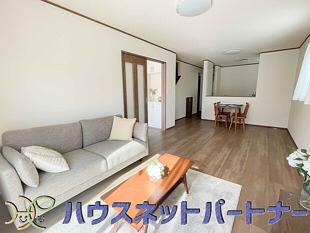 陽だまりのある光彩豊かなリビングは、何よりも快適で心休まる時間を過ごせます。
