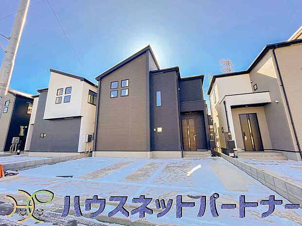 通勤や家族の送迎など、毎日の生活にマイカーが欠かせない方にとって駐車場は大事な条件。敷地内にカースペースがあれば、お出かけやお買い物の際の搬入出もらくらくです。