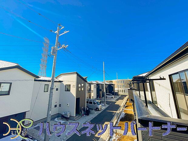 周辺は高い建物が無く、解放感が感じられます。