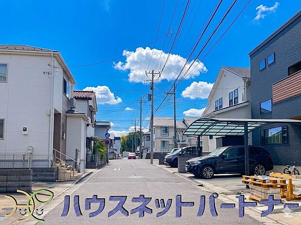 前面道路でお車を駐車するのも楽々。