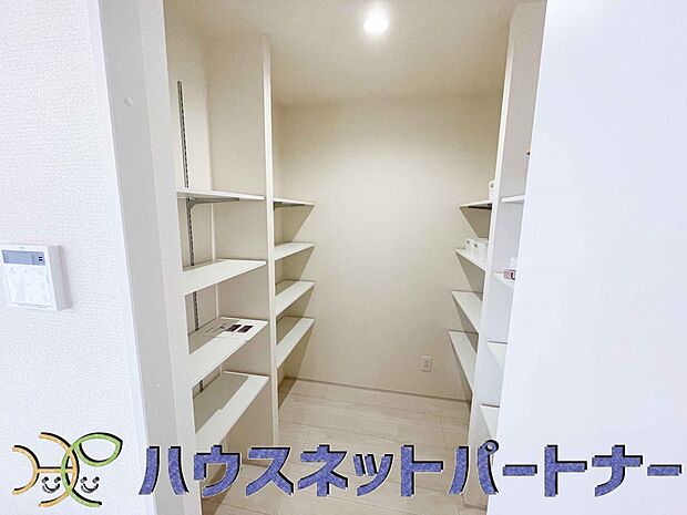 収納の多さにはびっくり。収納ってあればあるほど嬉しいですよね。