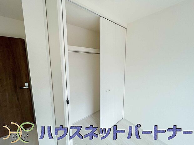 各部屋を最大限に広く使って頂ける様、全居住スペースに収納付。プライベートルームはゆったりと快適に。