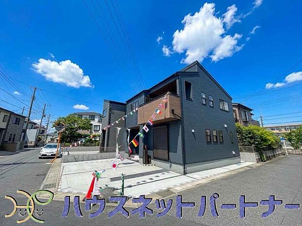 前面道路の日当たりの良い明るいお家。