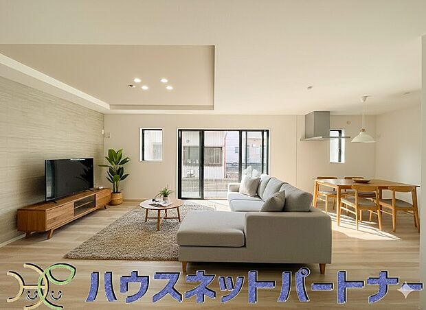 整然とした空間演出、快適な理想の暮らしの実現は家のみの拘りではなく、そこで暮らす方々にとって素敵な環境であることも挙げられると思います。四季折々の変化が奏でる鼓動を楽しんで下さい。