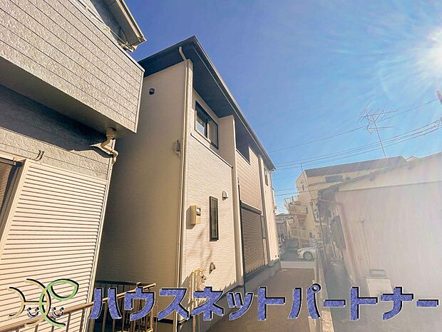 ここから始まる「日常」はご家族にとってかけがえのない時間となります。少しでも豊かに、快適に。そんな想いから本邸宅は生まれました。