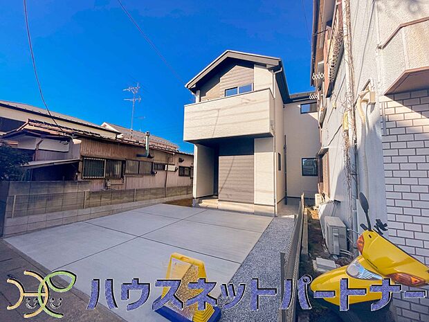 駐車場がある戸建を持つ最大のメリットは、駐車場代金を支払い続ける必要がないことです。賃貸住宅に住んでいる方が、戸建の購入を考えるきっかけに挙げることが多いようです。