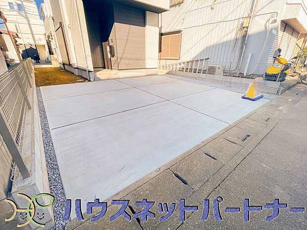 通勤や家族の送迎など、毎日の生活にマイカーが欠かせない方にとって駐車場は大事な条件。敷地内にカースペースがあれば、お出かけやお買い物の際の搬入出もらくらくです。